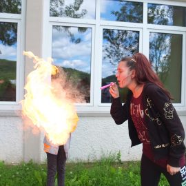 Jonglieren und Feuerspucken im „PL- Zirkus“ Jonglieren und Feuerspucken im „PL- Zirkus“