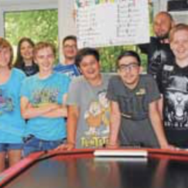 Klasse 7/8 organisiert die Anschaffung eines Airhockey-Spielfelds