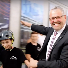 Die Neonboards im Bundestag