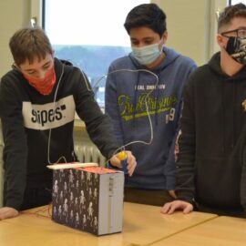MakerBox – Kunstmaschinen aus Elektroschrott MakerBox – Kunstmaschinen aus Elektroschrott