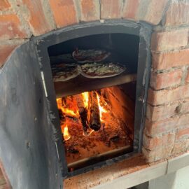 Schüler bauen Pizzaofen